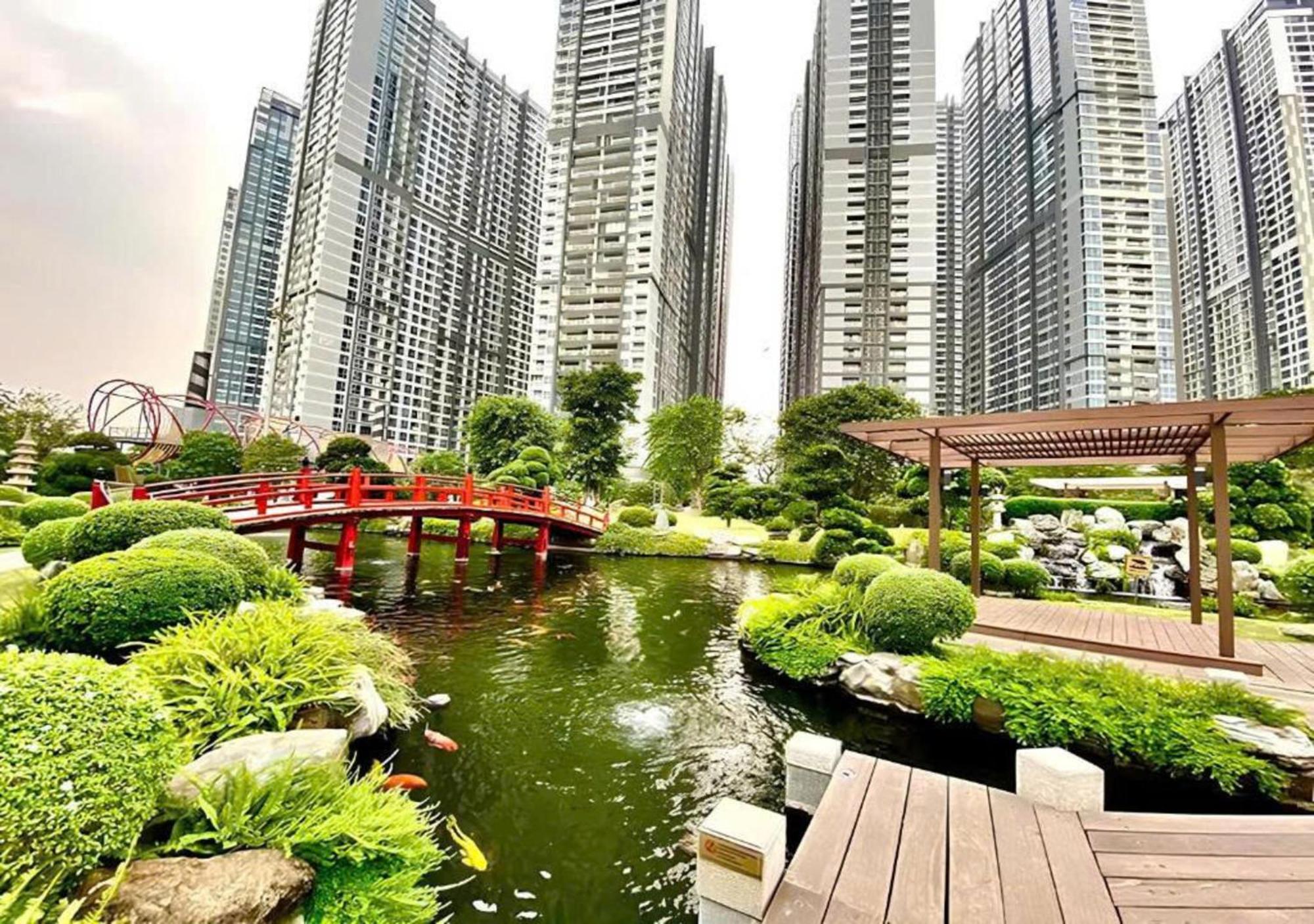 The Landmark View